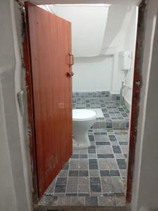 Bathroom Image of 400 Sq.ft 1 BHK Independent House for rent in Vyasarpadi Chennai for Rs. 6000