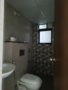 Common Bathroom One Image of 1829 Sq.ft 4 BHK Apartment / Flat for sale in Shapoorji Pallonji Vanaha, Bavdhan Pune for Rs. 18000000