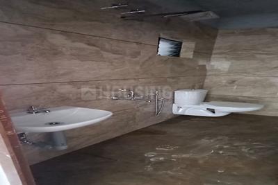 Bathroom Image of 500 Sq.ft 1 BHK Apartment / Flat for rent in Irinjalakuda Thrissur for Rs. 12000