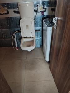 Bathroom Image of 1035 Sq.ft 2 BHK Apartment / Flat for rent in Kanakia Niharika, Thane West Thane for Rs. 46000