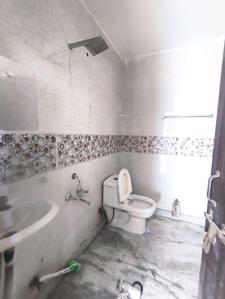 Bathroom Image of 800 Sq.ft 2 BHK Builder Floor for rent in Sultanpur New Delhi for Rs. 20000