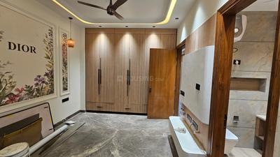 Bedroom Image of 1800 Sq.ft 3 BHK Builder Floor for sale in Paschim Vihar New Delhi for Rs. 42500000