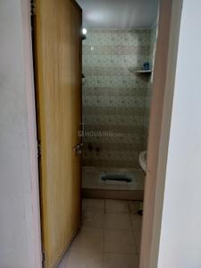 Bathroom Image of 650 Sq.ft 1 BHK Apartment / Flat for rent in Dharampeth Nagpur for Rs. 14500