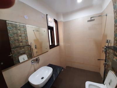 Bathroom Image of 1888 Sq.ft 2 BHK Independent House for rent in South City Floors 1, Sector 41 Gurgaon for Rs. 43500