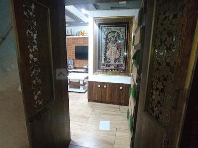 Bedroom Image of 1900 Sq.ft 3.5 BHK Apartment / Flat for rent in Ramdev Nagar Ahmedabad for Rs. 60000