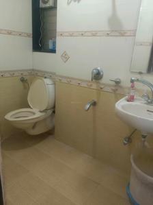 Common Bathroom Image of 1250 Sq.ft 2 BHK Apartment / Flat for sale in Lokhandwala Highland, Kandivali East Mumbai for Rs. 18000000