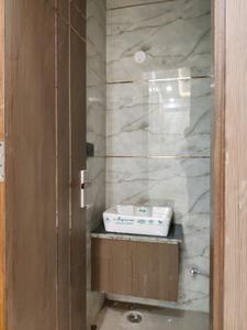 Common Bathroom Image of 1300 Sq.ft 3 BHK Apartment / Flat for sale in Lal Kuan Ghaziabad for Rs. 5865000