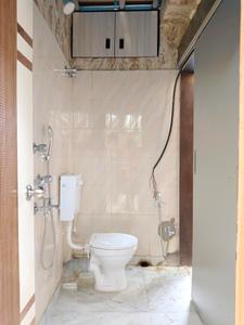 Common Bathroom Image of 991 Sq.ft 3 BHK Apartment / Flat for sale in Ballygunge Kolkata for Rs. 16374000