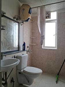 Common Bathroom Image of 1250 Sq.ft 3 BHK Apartment / Flat for sale in Jaypee Kosmos, Sector 134 Noida for Rs. 12000000