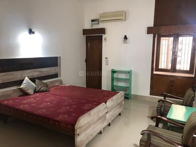 Bedroom Image of 2500 Sq.ft 3 BHK Builder Floor for rent in Green Park New Delhi for Rs. 100000
