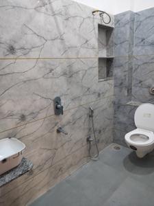 Bathroom Image of 350 Sq.ft 1 RK Independent House for rent in Bhawrasla Indore for Rs. 6500