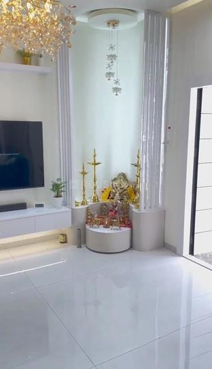 Radhika Empress Main Image 1