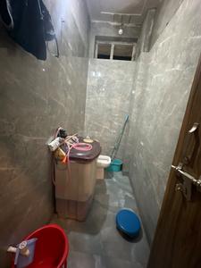 Bathroom Image of 900 Sq.ft 2 BHK Independent House for rent in Khushhalpur Moradabad for Rs. 10000