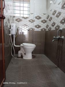 Bathroom Image of 400 Sq.ft 1 BHK Apartment / Flat for rent in Kartik Nagar Bengaluru for Rs. 15000