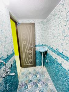 Bathroom Image of 1350 Sq.ft 3 BHK Builder Floor for rent in Hafiz Baba Nagar Hyderabad for Rs. 15000