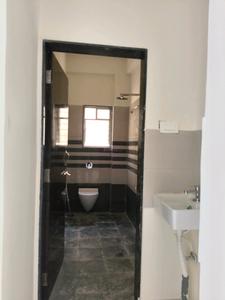 Common Bathroom Image of 450 Sq.ft 1 BHK Apartment / Flat for rent in Bhoirwadi Pune for Rs. 14000