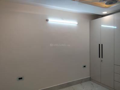 Bedroom Image of 750 Sq.ft 2 BHK Builder Floor for rent in Preet Vihar New Delhi for Rs. 20000