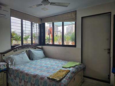 Bedroom Image of 1000 Sq.ft 3 BHK Apartment / Flat for sale in Bandra West Mumbai for Rs. 60000000