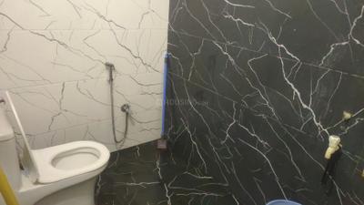 Bathroom Image of 1500 Sq.ft 2 BHK Builder Floor for rent in Alambagh Lucknow for Rs. 8500