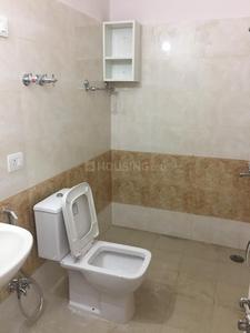 Bathroom Image of 930 Sq.ft 2 BHK Apartment / Flat for rent in Eldeco Saubhagyam Phase 2, Vrindavan Yojana Lucknow for Rs. 18000