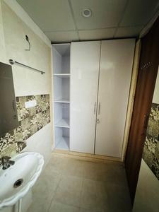 Bathroom Image of 1000 Sq.ft 1 BHK Apartment / Flat for rent in Sector 43 Gurgaon for Rs. 25000