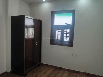Bedroom Image of 1000 Sq.ft 2 BHK Builder Floor for rent in Preet Vihar New Delhi for Rs. 25000
