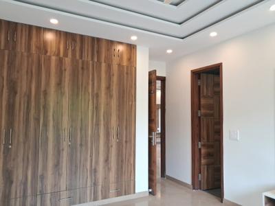 Bedroom Image of 1800 Sq.ft 3 BHK Builder Floor for sale in Paschim Vihar New Delhi for Rs. 40000000