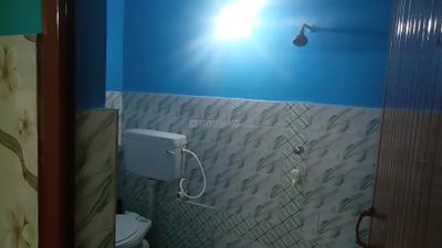 Bathroom Image of 600 Sq.ft 1.5 BHK Apartment / Flat for rent in Dum Dum Kolkata for Rs. 8000