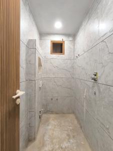Bathroom Image of 900 Sq.ft 3 BHK Builder Floor for sale in Shastri Nagar New Delhi for Rs. 13500000