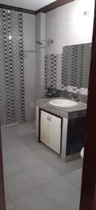 Bathroom Image of 2500 Sq.ft 3 BHK Apartment / Flat for rent in Sector 46 Noida for Rs. 40000