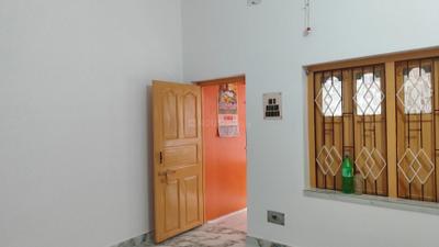 Bedroom Image of 650 Sq.ft 2 BHK Independent House for rent in Airport Gate no. 1 Kolkata for Rs. 7500
