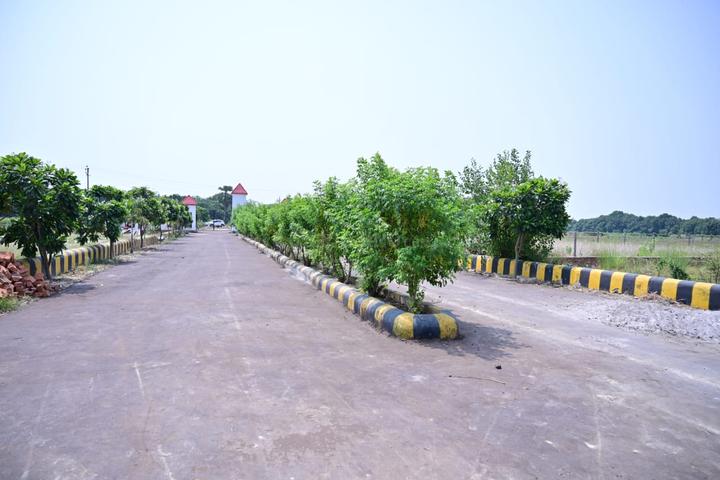 Selling plot prime location  Main Image 1
