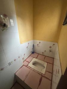 Bathroom Image of 1000 Sq.ft 2 BHK Duplex for rent in Tank Mohalla Shivamogga for Rs. 13000