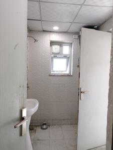 Common Bathroom Image of 2000 Sq.ft 3 BHK Apartment / Flat for rent in Sector 19 Dwarka New Delhi for Rs. 75000