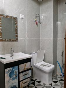 Common Bathroom Two Image of 1215 Sq.ft 4 BHK Apartment / Flat for rent in Sector 15 Dwarka New Delhi for Rs. 60000