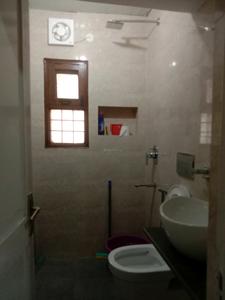 Common Bathroom Image of 1400 Sq.ft 2.5 BHK Apartment / Flat for sale in DDA Flats Vasant Kunj, Vasant Kunj New Delhi for Rs. 40000000