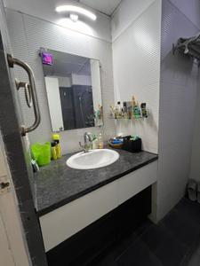 Bathroom Image of 2400 Sq.ft 4.5 BHK Apartment / Flat for sale in Mahagun Moderne, Sector 78 Noida for Rs. 36500000