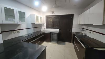 Kitchen Image of 1800 Sq.ft 3 BHK Builder Floor for rent in Surya Niketan, Anand Vihar New Delhi for Rs. 65000