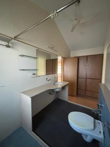 Bathroom Image of 5000 Sq.ft 4 BHK Villa for rent in Saumya Aryaman, Thaltej Ahmedabad for Rs. 140000