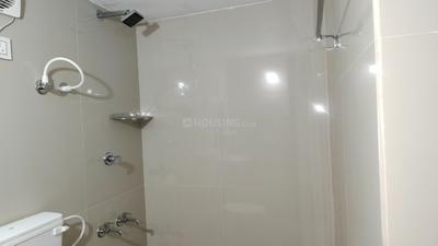 Bathroom Image of 1000 Sq.ft 2 BHK Builder Floor for rent in South Chittoor Kochi for Rs. 20000
