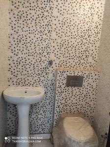 Bathroom Image of 900 Sq.ft 2 BHK Builder Floor for sale in Sector 10 Gurgaon for Rs. 5800009