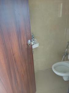 Bathroom Image of 920 Sq.ft 2 BHK Apartment / Flat for rent in Magathane Press Enclave CHSL, Borivali East Mumbai for Rs. 45000