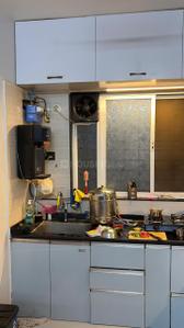 Kitchen Image of 800 Sq.ft 2 BHK Apartment / Flat for rent in Prasun Loreto, Kharadi Pune for Rs. 40000