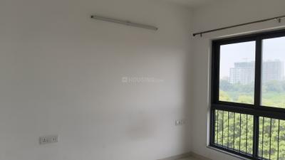 Living Room Image of 1005 Sq.ft 2 BHK Apartment / Flat for sale in Amanora Gold Towers, Hadapsar Pune for Rs. 11000000