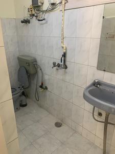 Bathroom Image of 1600 Sq.ft 4 BHK Apartment / Flat for sale in Nilgiri Apartments, Alaknanda New Delhi for Rs. 40000000