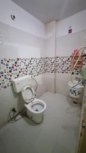 Bathroom Image of 300 Sq.ft 1 RK Independent House for rent in Shahdara New Delhi for Rs. 8000
