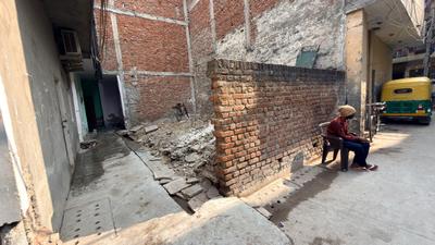 Image of 405 Sq.ft Residential Plot / Land for sale in Sangam Vihar, New Delhi for Rs. 3500000