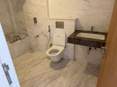 Bathroom Image of 2100 Sq.ft 4.5 BHK Apartment / Flat for sale in Lodha Bellagio, Powai Mumbai for Rs. 93000000