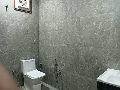 Bathroom Image of 909 Sq.ft 3 BHK Builder Floor for rent in Aya Nagar New Delhi for Rs. 16000