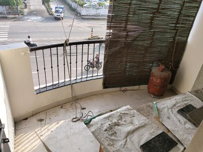 Living Room Image of 990 Sq.ft 2 BHK Apartment / Flat for rent in Chanakyapuri Ahmedabad for Rs. 20000